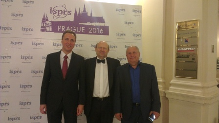 Prof. V. Hnatushenko (left) with foreign scientists on XXIII ISPRS Congress, 2016, Prague, Czech Republic
