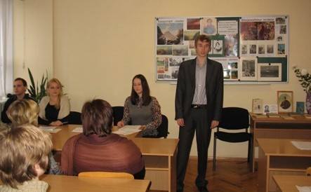 Студенти гр. УР-14 проводять літературно-музичний вечір «Из пламя и света рождённое слово», присвячений 200-річчю від дня народження великого російського поета М. Ю. Лермонтова.